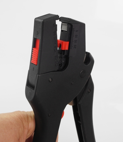 automatyczny ściągacz izolacji