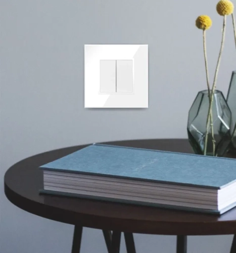 Włącznik Światła Podwójny Szklany Biały QUADRA  3.webp